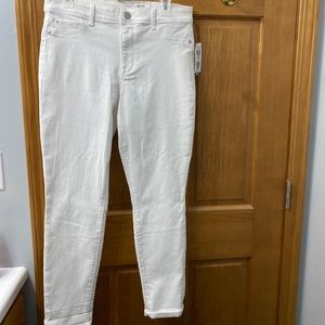 White skinny jeans